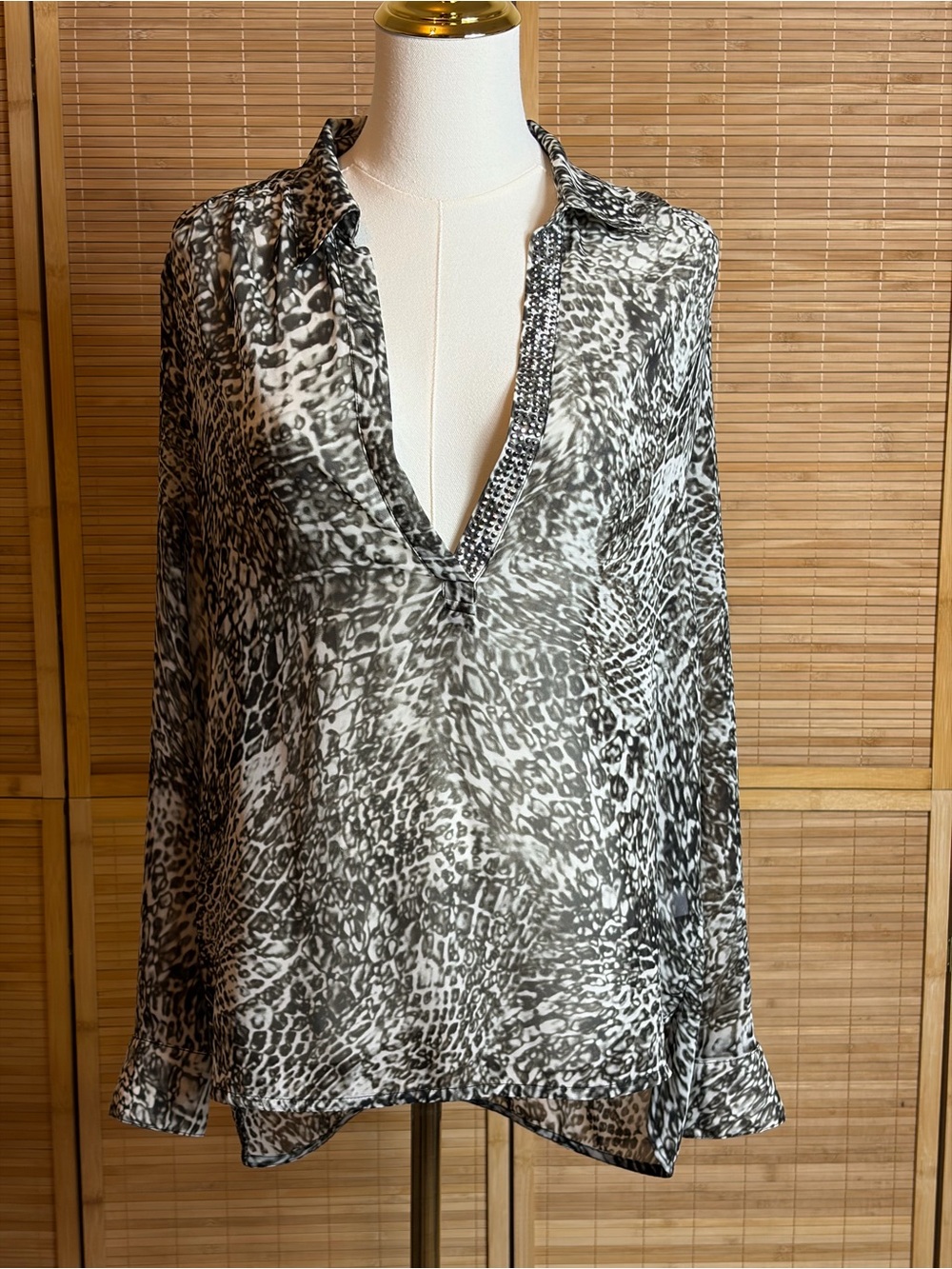 Jennifer Lopez Black and White Sheer Animal-Print Blouse M Roll tab sleeve